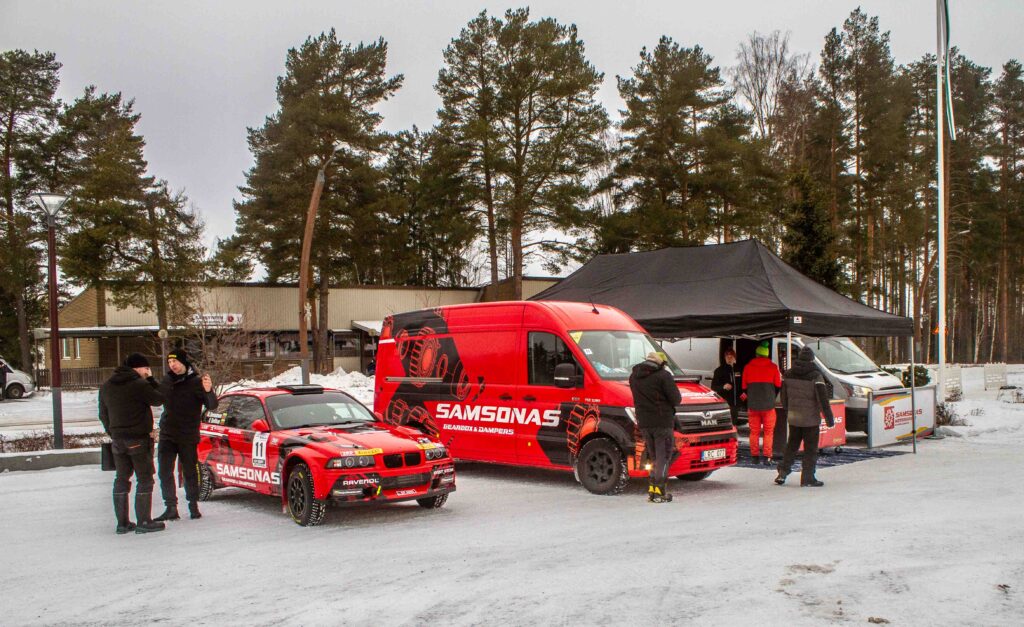 Pačioje Toivakkoje buvo galima rasti ir Dogbox Oy palapinę su Samsonas Motorsport gaminiais